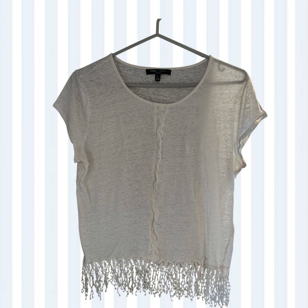 Romeo & Juliet Couture White Fringe Hem Short Sleeve Top
